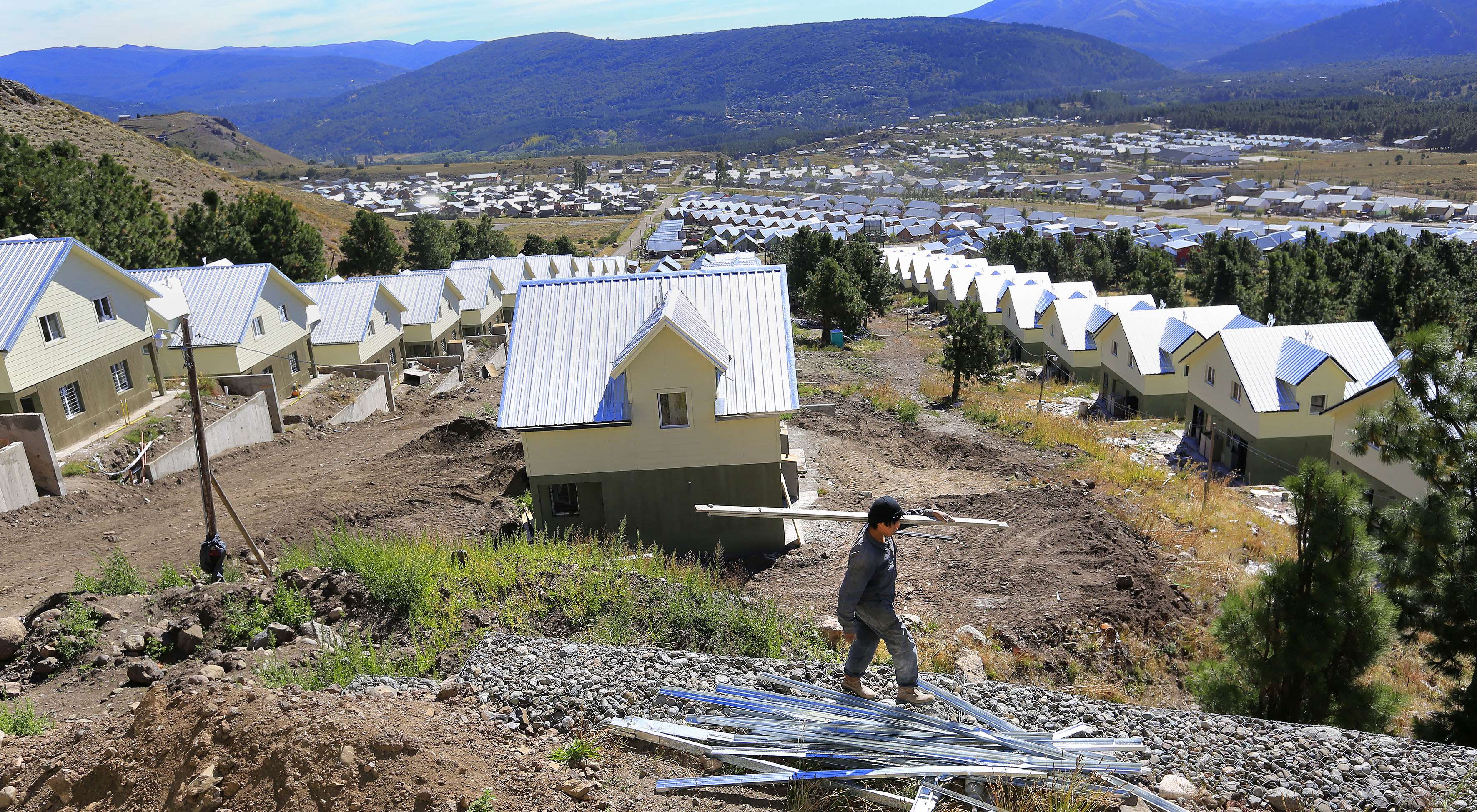 San Martín de los Andes: 70 % de avance en las 100 viviendas de Chacra 32 -  Neuquén Informa